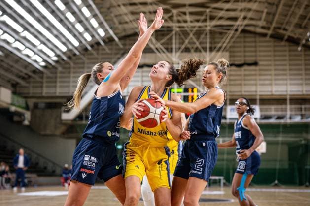 Bilder des Jahres 2024, Sport 10 Oktober Sport Bilder des Tages Basketball Berlin 12.10.2024 Saison 2024 2025 Toyota DBBL 1. Bundesliga Frauen Alba Berlin - Wings Leverkusen Maggie Mulligan (Alba, No.00) Margaret Cassidy Mihalko (Leverkusen, No.02)