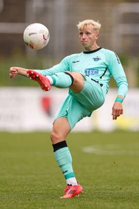 Krefeld, Deutschland, 12.10.24: Anton Bäuerle (SC Paderborn II) in Aktion, am Ball, Einzelaktion waehrend des Regionalliga West Spiels zwischen KFC Uerdingen - SC Paderborn II in der Grotenburg am 12. October 2024 in Krefeld, Deutschland. Krefeld Grotenburg Germany Copyright: xStefanxBrauer Brauer-Fotoagenturx