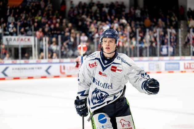 13.10.2024 - Eishockey - Saison 2024 2025 - Penny DEL - Nürnberg Ice Tigers Icetigers - Straubing Tigers - ThHa - xthxhax - Torjubel Freude Danjo Leonhardt (53, Straubing Tigers ) nach getroffenem Penalty
