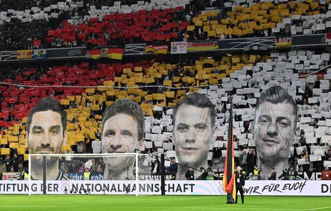 Bilder des Jahres 2024, Sport 10 Oktober Sport Themen der Woche KW42 Sport Bilder des Tages 14.10.2024, xsltx, Fussball UEFA Nations League, Deutschland - Niederlande emspor, v.l. Verabschidung Choreo, Ilkay Gündogan, Emre Can (Deutsche Fussball Nationalmannschaft DFB), Oliver Baumann (Deutsche Fussball Nationalmannschaft DFB), Toni Kroos (DFL DFB REGULATIONS PROHIBIT ANY USE OF PHOTOGRAPHS as IMAGE SEQUENCES and or QUASI-VIDEO) München