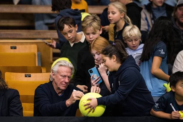 241015 Björn Borg with fans ahead of a men s singles tennis match during day 4 of the ATP, Tennis Herren 250 Nordic Open on October 15, 2024 in Stockholm. Photo: Emma Wallskog BILDBYRAN COP 320 EW0443 tennis tennis atp 250 nordic open day 4 bbeng Copyright: EMMAxWALLSKOG BB241015EW037