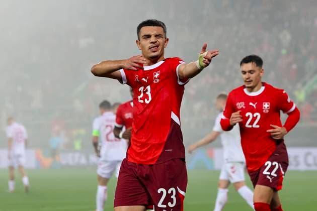 Bilder des Jahres 2024, Sport 10 Oktober Sport Themen der Woche KW42 Sport Bilder des Tages Torjubel bei Zeki Amdouni (Schweiz, 23) nach seinem Tor zum 2:1 , UEFA , Nations League, Gruppe A4, Schweiz vs. Dänemark, 15.10.2024, Kybunpark, St. Gallen, Schweiz St. Gallen Kybunpark St. Gallen Schweiz Copyright: xGrantxHubbsx
