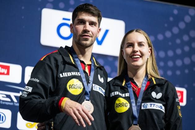 Bilder des Jahres 2024, Sport 10 Oktober Sport Themen der Woche KW42 Sport Bilder des Tages 241018 Bonze medalists Patrick Franziska and Annett Kaufmann of Germany celebrate on the podium at the medal ceremony for mixed doubles during day 4 of the 2024 European Table tennis, Tischtennis Championship on October 18, 2024 in Linz. Photo: Mathias Bergeld BILDBYRAN kod MB MB0981 bordtennis table tennis pingis 2024 european table tennis championship bordtennis-em em bbeng mixdubbel mixed doubles final jubel Copyright: MATHIASxBERGELD BB241018MB192