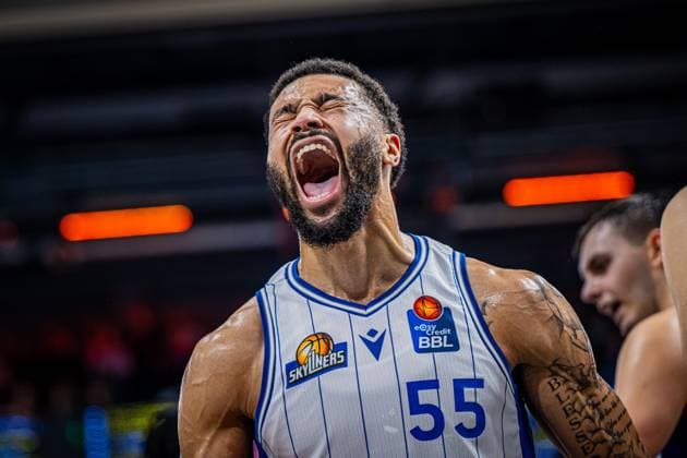 Bilder des Jahres 2024, Sport 10 Oktober Sport Themen der Woche KW42 Sport Bilder des Tages 1. Basketball Bundesliga, easyCredit BBL, Saison 2024 2025, Herren, Hauptrunde, 5. Spieltag, 19.10.2024, RASTA Vechta - Frankfurt Skyliners David Muenkat ( 55 - Frankfurt Skyliners) zeigt Emotionen während der Partie Vechta RASTA Dome Niedersachsen Deutschland