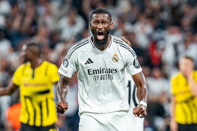 Bilder des Jahres 2024, Sport 10 Oktober Sport Themen der Woche KW43 Sport Bilder des Tages 22.10.2024, Real Madrid vs. Borussia Dortmund, UEFA Champions League, 3. Spieltag Antonio Rüdiger (Real Madrid, 22) jubelt nach dem Tor zum 2:2 durch Vinicius Junior (Real Madrid, 7) Copyright: xBahhoxKarax