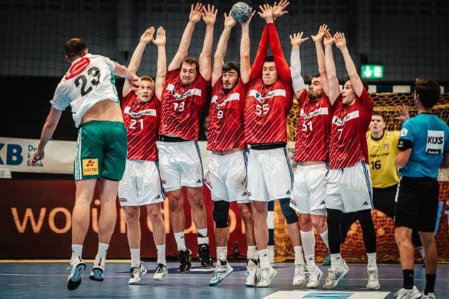 Bilder des Jahres 2024, Sport 10 Oktober Sport Themen der Woche KW43 Sport Bilder des Tages Handball Männer Saison 2024 2025 DAIKIN Handball-Bundesliga 8. Spieltag Handball Verein Hamburg vs. TSV Hannover-Burgdorf 24.10.2024 Die Hamburger parieren den letzten Wurf des Spiels Hamburg Sporthalle Hamburg Hamburg Deutschland