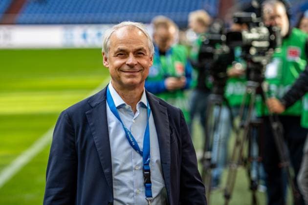 2. Fussball Bundesliga. FC Schalke 04 - SpVgg Greuther Fürth, 26.10.2024 Olaf Thon; 2. Fussball Bundesliga. FC Schalke 04 - SpVgg Greuther Fürth, 10. Spieltag, am 26.10.2024, Veltins Arena, Gelsenkirchen. DFL REGULATIONS PROHIBIT ANY USE OF PHOTOGRAPHS AS IMAGE SEQUENCES AND OR QUASI-VIDEO. Copyright: xBEAUTIFULxSPORTS Erlhofx