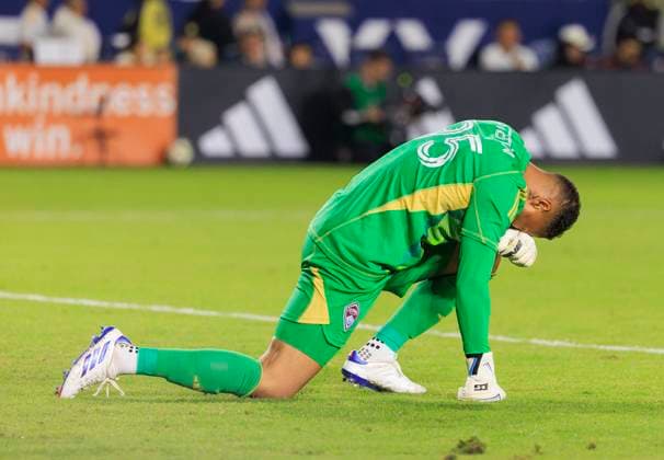 October 26, 2024, Los Angeles, California, USA: Goalkeeper, Zackary Steffan 95 of the Colorado Rapids reacts after stopping a shot into goal during the Audi 2024 MLS, Fussball Herren, USA Cup Playoffs Round One Game 1 of 3 against the LA Galaxy on Saturday October 26, 2024 at Dignity Health Sports Park Stadium in Carson, California. The Galaxy defeats Rapids, 5-0. JAVIER ROJAS PI Los Angeles USA - ZUMAp124 20241026_zaa_p124_043 Copyright: xJavierxRojasx