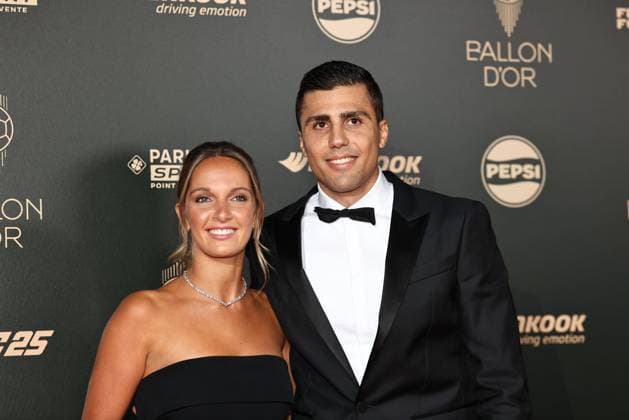 Sport Themen der Woche KW44 Bilder des Jahres 2024, Sport 10 Oktober Sport Bilder des Tages BALLON D OR 2024 PHOTOPQR LE PARISIEN Fred Dugit ; Paris ; 28 10 2024 ; Sports Laura Cascante et Rodri Hernandez Paris Ier, le 28 octobre 2024 Cérémonie du Ballon d Or 2024 au Théâtre du Châtelet. Photo LP Fred Dugit Paris, France, oct 28th 2024 Ballon d Or event