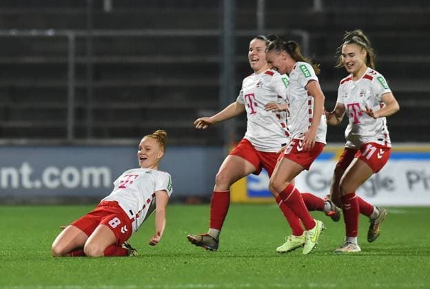 Bilder des Jahres 2024, Sport 11 November Sport Themen der Woche KW44 Sport Bilder des Tages Fußball Google Pixel Frauen-Bundesliga Saison 2024 2025 8. Spieltag: 1. FC Köln - Bayer 04 Leverkusen am 01.11.2024 im Franz-Kremer-Stadion in Köln Torjubel zum 1:1 durch Laura Vogt ( 1. FC Köln ), links DFB regulations prohibit any use of photographs as image sequences and or quasi-video. Nordrhein-Westfalen Deutschland