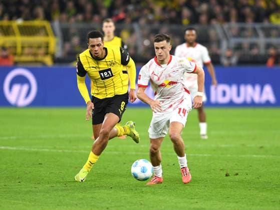 Felix Nmecha (Borussia Dortmund) und Christoph Baumgartner (RB Leipzig) im Zweikampf waehrend des Spiels der 1. Bundesliga zwischen Borussia Dortmund und RB Leipzig, SIGNAL IDUNA PARK am 02. November 2024 in Dortmund, Deutschland. (Foto von Ralf Treese DeFodi Images) +++ Felix Nmecha (Borussia Dortmund) und Christoph Baumgartner (RB Leipzig) battle for the ball during the Bundesliga match between Borussia Dortmund and RB Leipzig at Signal Iduna Park on November 2, 2024 in Dortmund, Germany. (Photo by Ralf Treese DeFodi Images) DFL regulations prohibit any use of photographs as image sequences and or quasi-video. not used in POL SRB CRO FRA GBR NED ITA USA Defodi-521_BVBRBL20241102_058