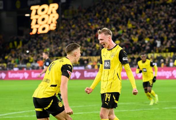 Bilder des Jahres 2024, Sport 11 November Sport Themen der Woche KW44 Sport Bilder des Tages Jubel Maximilian Maxi BEIER r. (DO) nach seinem Tor zum 1:1, mit Nico SCHLOTTERBECK (DO) Fussball 1. Bundesliga, 9.Spieltag, Borussia Dortmund (DO) - RB Leipzig (L), am 02.11.2024 in Dortmund Deutschland. DFL regulations prohibit any use of photographs as image sequences and or quasi-video Â