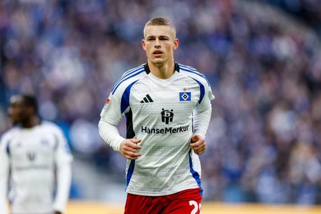 Hamburg, 3. November 2024 - Fußball, 2. Bundesliga 2024 25, Hamburger SV - 1. FC Nürnberg: Miro Muheim (Hamburger SV, 28) DFL REGULATIONS PROHIBIT ANY USE OF PHOTOGRAPHS AS IMAGE SEQUENCES AND OR QUASI-VIDEO.