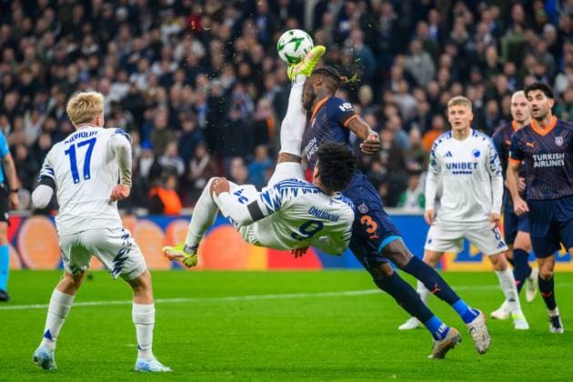 Europa Conference League FC Kobenhavn vs Ä°stanbul BaÅüakÅüehir F K 07 11 2024, Kobenhavn, Denmark 9 FCK German Onugkha scissor kick and hits 3 IBA Jerome Opoku In the face Europa Conference League FC Kobenhavn vs Ä°stanbul BaÅüakÅüehir F K 07 11 2024 Kobenhavn, Denmark 7 November, 2024 UK Europa Conference League FC Copenhagen vs Ä°stanbul BaÅüakÅüehir F K 9 FCK German Onugkha scissor kick and hits 3 IBA Jerome Opoku in the face Kobenhavn Parken Denmark Copyright: xMichaelxBarrettxBoesenx