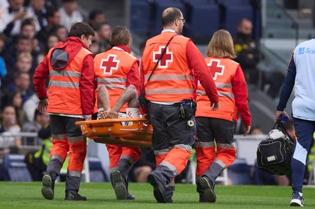 Bilder des Jahres 2024, Sport 11 November Sport Themen der Woche KW45 Eder Militao (Real Madrid CF) lies injured on the pitch during the LaLiga match between Real Madrid and CA Osasuna at Santiago BernabÃ u on November 9, 2024 in Madrid, Spain. (Photo by Manu Reino DeFodi Images) not used in POL SRB CRO FRA GBR NED ITA USA Defodi-071_RMCOSA20241109_042