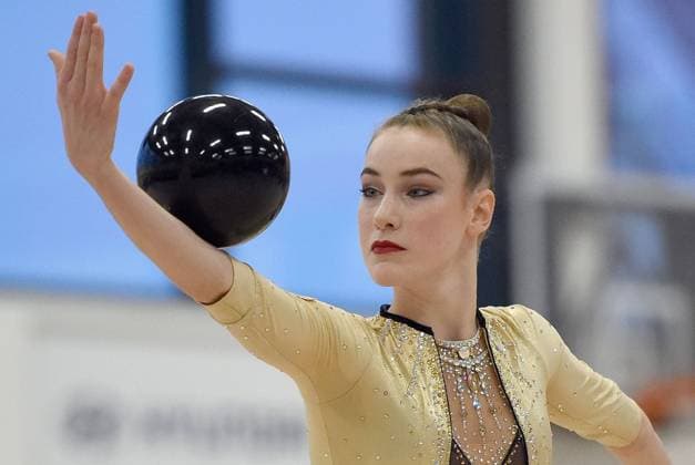 Bilder des Jahres 2024, Sport 11 November Sport Themen der Woche KW45 Sport Bilder des Tages 09.11.2024, xhbx, Turnen Rhythmische Sportgymnastik RSG, DTL Bundesliga emspor, v.l. Darja Varfolomeev (TSV Schmiden 1902) (DFL DFB REGULATIONS PROHIBIT ANY USE OF PHOTOGRAPHS as IMAGE SEQUENCES and or QUASI-VIDEO) Frankfurt