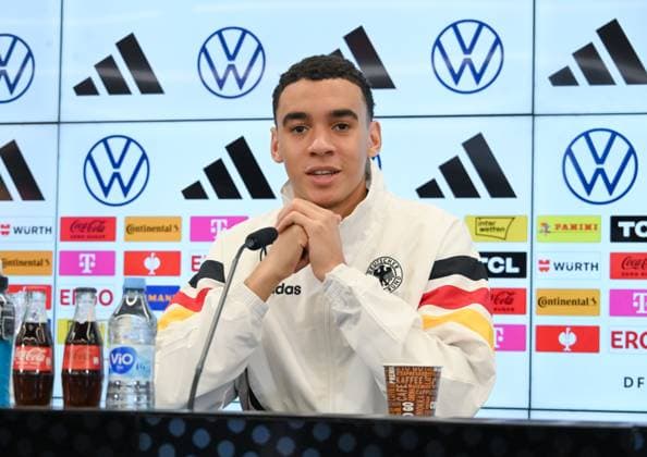 12.11.2024, xsltx, Fussball DFB Medientermine, DFB Pressekonferenz mit Jamal Musiala emspor, v.l. Jamal Musiala (Deutsche Nationalmannschaft) (DFL DFB REGULATIONS PROHIBIT ANY USE OF PHOTOGRAPHS as IMAGE SEQUENCES and or QUASI-VIDEO) Frankfurt am Main