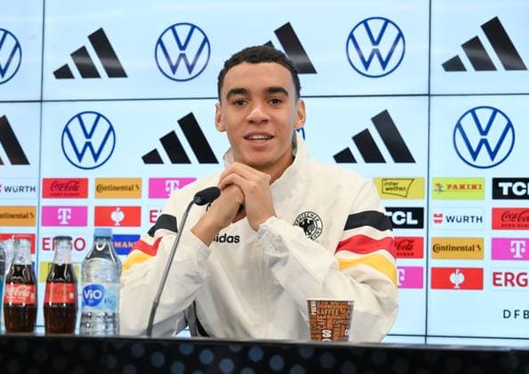 12.11.2024, xsltx, Fussball DFB Medientermine, DFB Pressekonferenz mit Jamal Musiala emspor, v.l. Jamal Musiala (Deutsche Nationalmannschaft) (DFL DFB REGULATIONS PROHIBIT ANY USE OF PHOTOGRAPHS as IMAGE SEQUENCES and or QUASI-VIDEO) Frankfurt am Main