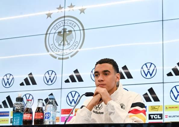 12.11.2024, xsltx, Fussball DFB Medientermine, DFB Pressekonferenz mit Jamal Musiala emspor, v.l. Jamal Musiala (Deutsche Nationalmannschaft) (DFL DFB REGULATIONS PROHIBIT ANY USE OF PHOTOGRAPHS as IMAGE SEQUENCES and or QUASI-VIDEO) Frankfurt am Main