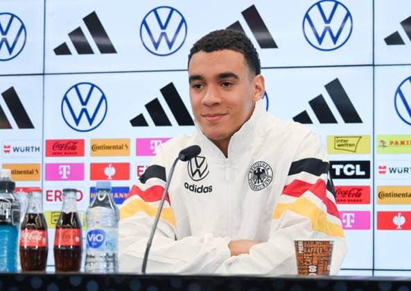 12.11.2024, xsltx, Fussball DFB Medientermine, DFB Pressekonferenz mit Jamal Musiala emspor, v.l. Jamal Musiala (Deutsche Nationalmannschaft) (DFL DFB REGULATIONS PROHIBIT ANY USE OF PHOTOGRAPHS as IMAGE SEQUENCES and or QUASI-VIDEO) Frankfurt am Main