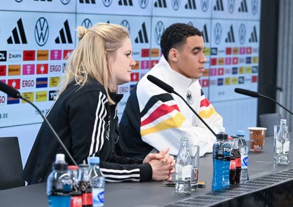 12.11.2024, xsltx, Fussball DFB Medientermine, DFB Pressekonferenz mit Jamal Musiala emspor, v.l. Franziska Wülle (Pressesprecherin DFB), Jamal Musiala (Deutsche Nationalmannschaft) (DFL DFB REGULATIONS PROHIBIT ANY USE OF PHOTOGRAPHS as IMAGE SEQUENCES and or QUASI-VIDEO) Frankfurt am Main
