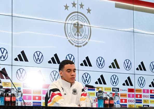 12.11.2024, xsltx, Fussball DFB Medientermine, DFB Pressekonferenz mit Jamal Musiala emspor, v.l. Jamal Musiala (Deutsche Nationalmannschaft) (DFL DFB REGULATIONS PROHIBIT ANY USE OF PHOTOGRAPHS as IMAGE SEQUENCES and or QUASI-VIDEO) Frankfurt am Main