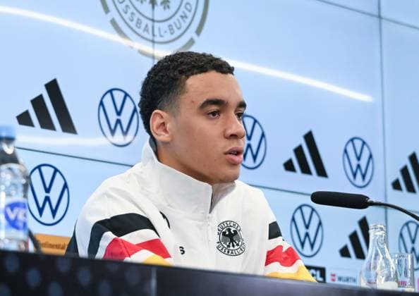 12.11.2024, xsltx, Fussball DFB Medientermine, DFB Pressekonferenz mit Jamal Musiala emspor, v.l. Jamal Musiala (Deutsche Nationalmannschaft) (DFL DFB REGULATIONS PROHIBIT ANY USE OF PHOTOGRAPHS as IMAGE SEQUENCES and or QUASI-VIDEO) Frankfurt am Main