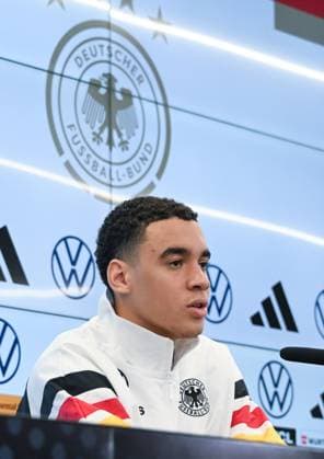 12.11.2024, xsltx, Fussball DFB Medientermine, DFB Pressekonferenz mit Jamal Musiala emspor, v.l. Jamal Musiala (Deutsche Nationalmannschaft) (DFL DFB REGULATIONS PROHIBIT ANY USE OF PHOTOGRAPHS as IMAGE SEQUENCES and or QUASI-VIDEO) Frankfurt am Main