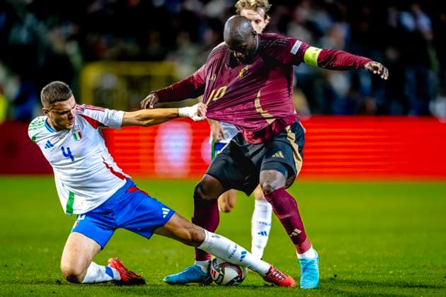 Bilder des Jahres 2024, Sport 11 November Sport Themen der Woche KW46 Italy defender Alessandro Buongiorno, Belgium forwarder Romelu Lukaku, during the match Belgium - Italy at the King Baudouin Stadiu for the UEFA Nations League - League A - Group A2 season 2024-2025 in BRUSSELS, Netherlands on 14 november 2024, (photo by Marcel van Dorst EYE4images DeFodi Images) not used in POL SRB CRO FRA GBR NED ITA USA Defodi-0779358548st