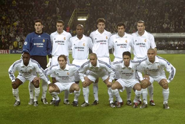 04SN_Real_2502SP.jpg Team Real Madrid hinten v.li. Iker CASILLAS, Ivan HELGUERA, Flavio CONCEICAO, Francisco PAVON, Luis FIGO, Zinedine ZIDANE vorne v.li. Claude MAKELELE, Michel SALGADO, Roberto CARLOS, RAUL und RONALDO , Manschaftsfoto, QF Borussia Dortmund - Real Madrid 1:1, Fussball Champions League am 25.02.2003