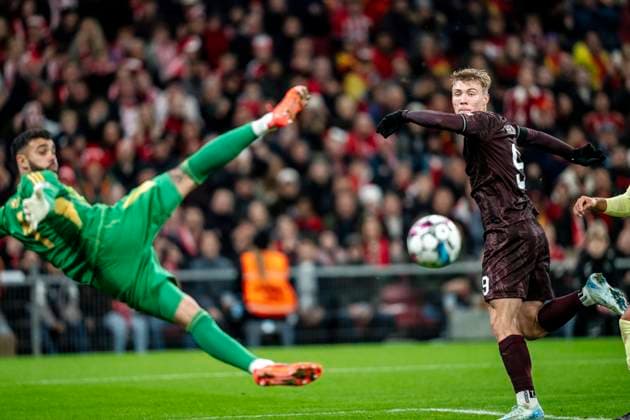 Bilder des Jahres 2024, Sport 11 November Sport Themen der Woche KW46 Sport Bilder des Tages Denmark s Rasmus Hoejlund header on goal during the UEFA Nations League match between Denmark and Spain at Parken in Copenhagen, Friday, November 15, 2024.. (Photo: Mads Claus Rasmussen Ritzau Scanpix) , Denmark Copyright: RitzauxScanpix MadsxClausxRasmussenx spdk20241115-214419-L