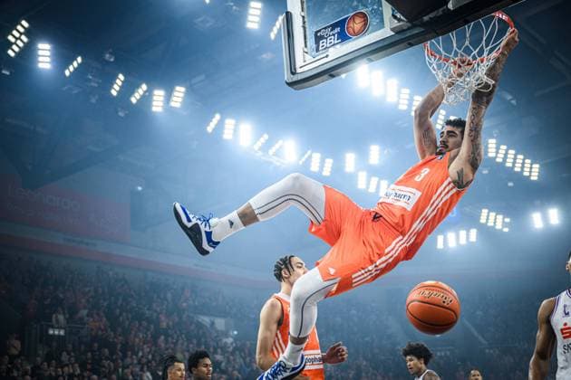 Bilder des Jahres 2024, Sport 11 November Sport Themen der Woche KW46 Sport Bilder des Tages Germany, Neu Ulm, 17.11.2024, Neu Ulm, ratiopharm ulm vs BG Göttingen - Basketball Bundesliga, Marcio Santos (ratiopharm ulm) controls the Ball ratiopharm Arena Neu Ulm Germany