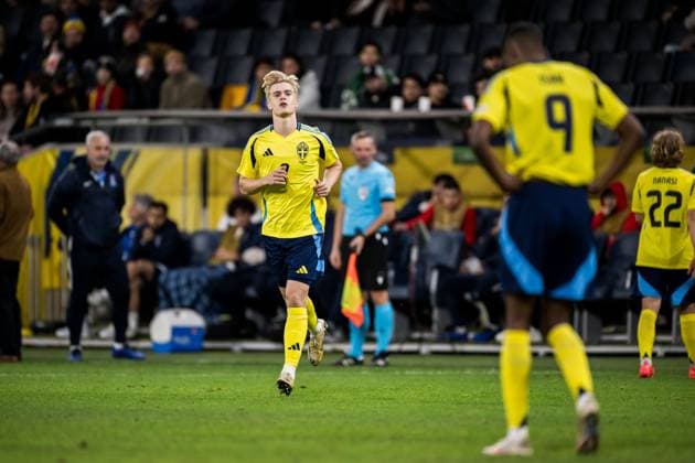 241119 Lucas Bergvall of Sweden during the Nations League football match between Sweden and Azerbaijan on November 19, 2024 in Stockholm. Photo: Simon Hastegard BILDBYRAN kod SH JZ0588 fotboll football soccer fotball nations league uefa nations league sverige sweden sverige a azerbajdzjan azerbaijan bbeng Copyright: SIMONxHASTEGARD BB241119SH048