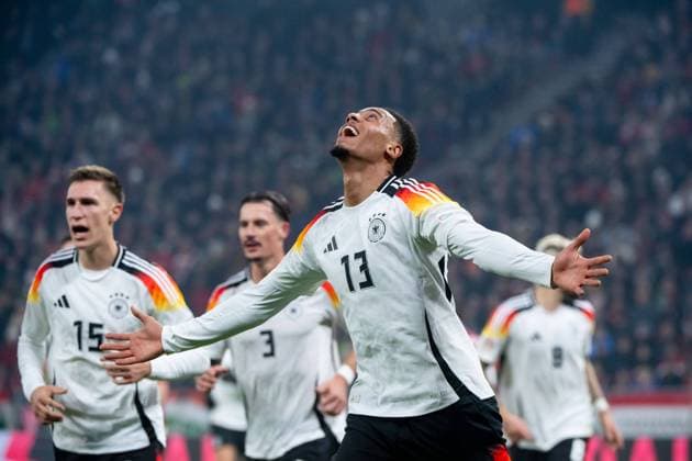 Bilder des Jahres 2024, Sport 11 November Sport Themen der Woche KW47 Sport Bilder des Tages Felix Nmecha (Deutschland, 13), Nico Schlotterbeck (Deutschland, 15), Robin Koch (Deutschland, 03) jubeln ueber das Tor zum 0:1, HUN, Ungarn (HUN) vs Deutschland (GER), Fussball Laenderspiel, UEFA Nations League, Liga A, Saison 2024 2025, 6. Spieltag, 19.11.2024 HUN, Ungarn (HUN) vs Deutschland (GER), Fussball Laenderspiel, UEFA Nations League, Liga A, Saison 2024 2025, 6. Spieltag, 19.11.2024 Budapest Copyright: xEibner-Pressefoto Memmlerx EP_MMR