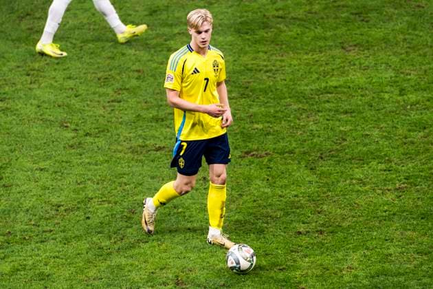 241119 Lucas Bergvall of Sweden during the Nations League football match between Sweden and Azerbaijan on November 19, 2024 in Stockholm. Photo: Sara Damne BILDBYRAN kod SD JZ0588 fotboll football soccer fotball nations league uefa nations league sverige sweden sverige a azerbajdzjan azerbaijan bbeng Copyright: SARAxDAMNE BB241119SD095