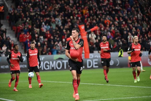 Bilder des Jahres 2024, Sport 11 November Sport Themen der Woche KW47 Baby Jubel Granit Xhaka (Bayer 04 Leverkusen) 23.11.2024, Fussball 1. Bundesliga, 11. Spieltag, Saison 2024 2025 Bayer 04 Leverkusen - 1. FC Heidenheim 5:2 Foto: Weis TEAM2 DFL regulations prohibit any use of photographs as image sequences and or quasi-video Leverkusen BayArena Nordrhein Westfalen Deutschland