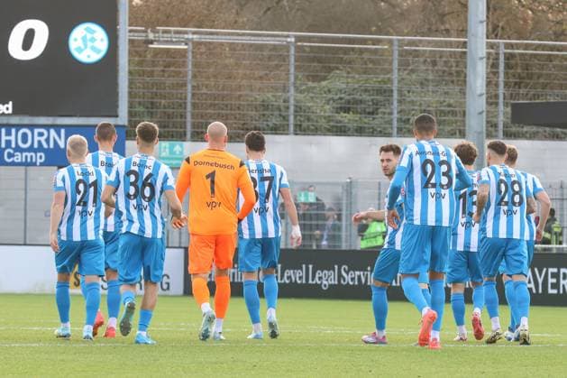 24.11.2024, xusrbx, Fussball Regionalliga Suedwest, Eintracht Frankfurt U21, U 21 - Stuttgarter Kickers emspor, die Spieler von Stuttgarter Kickers, vor dem Spiel, (DFL DFB REGULATIONS PROHIBIT ANY USE OF PHOTOGRAPHS as IMAGE SEQUENCES and or QUASI-VIDEO) Dreieich