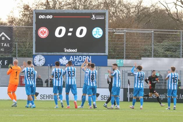 24.11.2024, xusrbx, Fussball Regionalliga Suedwest, Eintracht Frankfurt U21, U 21 - Stuttgarter Kickers emspor, v.l. die Spieler von Stuttgarter Kickers, vor dem Spiel, (DFL DFB REGULATIONS PROHIBIT ANY USE OF PHOTOGRAPHS as IMAGE SEQUENCES and or QUASI-VIDEO) Dreieich
