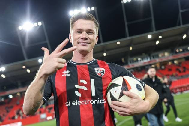 Bilder des Jahres 2024, Sport 11 November Sport Themen der Woche KW47 Sport Bilder des Tages 3. Liga; FC Ingolstadt 04 - VfL Osnabrück; Sieg Jubel Freude 3 Tore durch Sebastian Grönning (11, FCI) 3. Liga - FC Ingolstadt 04 Saison 2024 2025 VfL Osnabrück