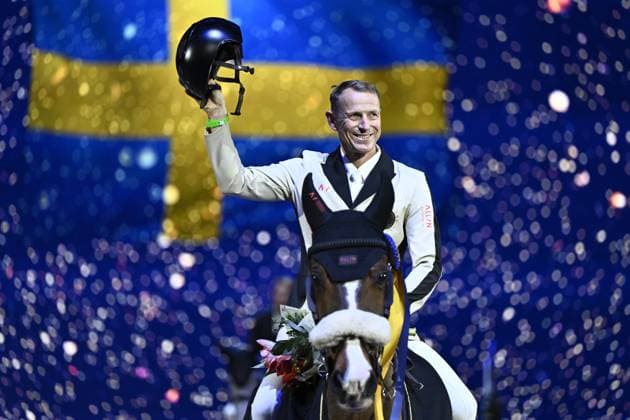 Bilder des Jahres 2024, Sport 11 November Sport Themen der Woche KW48 Sport Bilder des Tages STOCKHOLM, SVERIGE 20241129 Peder Fredricson pa hästen Hansson WL vinner i den internationella hoppningen (1.45m) under Sweden International Horse Show pa Strawberry Arena. STOCKHOLM SVERIGE x10430x