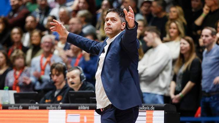 Im Bild: Head-Coach Sasa Filipovski (Wuerzburg Baskets) 30.11.2024, NINERS Chemnitz vs. FIT-One Wuerzburg Baskets, easyCredit BBL, 10. Spieltag, Deutschland, Chemnitz, Messe Chemnitz, Copyright: HMBxMedia xJulienxBecker