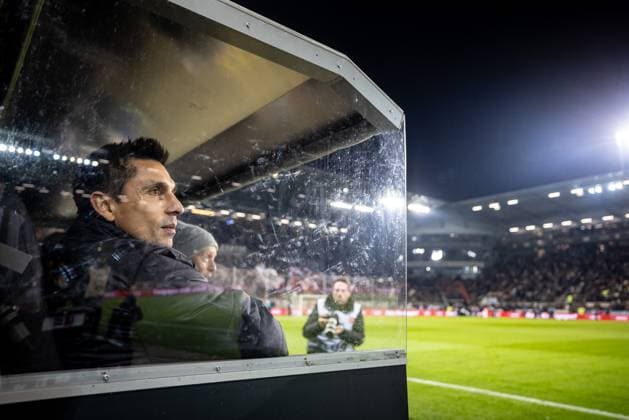 Hamburg, 29. November 2024 - Fußball, 1. Bundesliga 2024 25, FC St. Pauli - Holstein Kiel: Marcel Rapp (Holstein Kiel, Trainer) DFL REGULATIONS PROHIBIT ANY USE OF PHOTOGRAPHS AS IMAGE SEQUENCES AND OR QUASI-VIDEO.