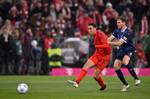 TOR zum 4:2 Jamal Musiala FC Bayern Muenchen FCB (42) Torschuss Aktion Torchance gegen Tim Siersleben 1. FC Heidenheim 1846 FCH (04) FC Bayern Muenchen FCB vs 1. FC Heidenheim FCH 07.12.2024 DFL REGULATIONS PROHIBIT ANY USE OF PHOTOGRAPHS AS IMAGE SEQUENCES AND OR QUASI-VIDEO FC Bayern Muenchen FCB vs 1. FC Heidenheim FCH