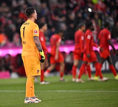 TOR zum 4:2 Jamal Musiala FC Bayern Muenchen FCB (42) Torjubel (nicht im Bild) Torwart Kevin Mueller 1. FC Heidenheim 1846 FCH (01) enttaeuscht FC Bayern Muenchen FCB vs 1. FC Heidenheim FCH 07.12.2024 DFL REGULATIONS PROHIBIT ANY USE OF PHOTOGRAPHS AS IMAGE SEQUENCES AND OR QUASI-VIDEO FC Bayern Muenchen FCB vs 1. FC Heidenheim FCH