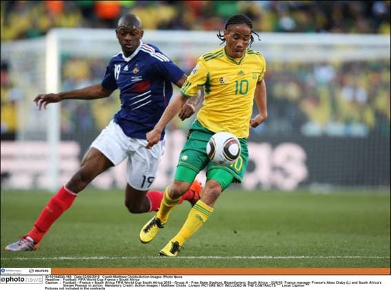 Football: FIFA World Cup, WM, Weltmeisterschaft, Fussball France v South Africa Football - France v South Africa FIFA World Cup South Africa 2010 - Group A - Free State Stadium, Bloemfontein, South Africa - 22 6 10 France manager France s Abou Diaby (L) and South Africa s Steven Pienaar in action Mandatory Credit: Action Images Matthew Childs Livepic