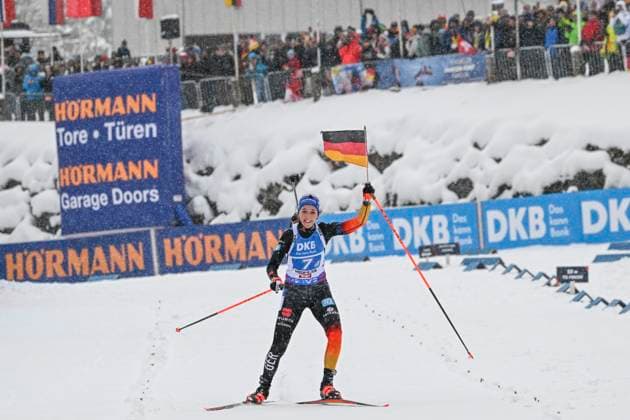 Bilder des Jahres 2024, Sport 12 Dezember Sport Themen der Woche KW50 Sport Bilder des Tages BIATHLON - Zieleinlauf von PREUSS Franziska (GER) bei der Staffel der Damen über 4x6 km während des BMW IBU World Cup Biathlon Hochfilzen am 15.12.2024, Österreich, Tirol Hochfilzen Biathlon Stadion Tirol Österreich