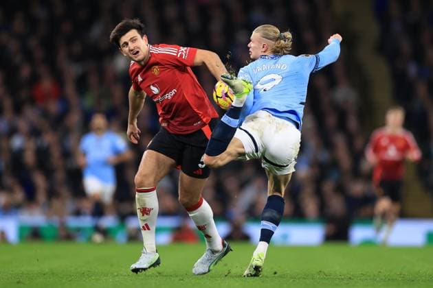 Manchester City v Manchester United, ManU 15 December 2024 - Premier League - Manchester City v Manchester United - Harry Maguire of Manchester United and Erling Haaland of Manchester City compete for the ball - Photo: Simon Stacpoole Offside. Manchester UK Copyright: xSimonxStacpoolexOffside
