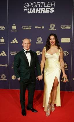 Baden-Baden , Sportler des Jahres 2024 , Fabian Hambüchen mit Frau Viktoria