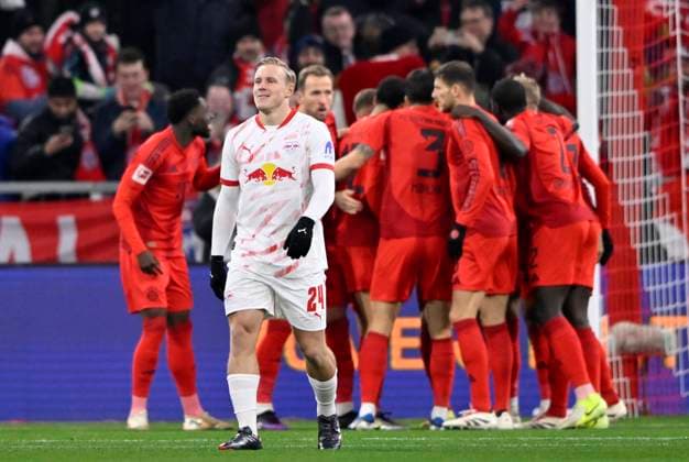 TOR zum 1:0 Jamal Musiala FC Bayern Muenchen FCB (42) Torjubel Xaver Schlager RasenBallsport RB Leipzig RBL (24) enttaeuscht FC Bayern Muenchen FCB vs RB Leipzig RBL 20.12.2024 DFL REGULATIONS PROHIBIT ANY USE OF PHOTOGRAPHS AS IMAGE SEQUENCES AND OR QUASI-VIDEO FC Bayern Muenchen FCB vs RB Leipzig RBL