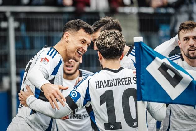 Bilder des Jahres 2024, Sport 12 Dezember Sport Themen der Woche KW51 Sport Bilder des Tages Fußball Männer Saison 2024 2025 2. Fußball-Bundesliga 17. Spieltag Hamburger SV vs. SpVgg Greuther Fürth 21.12.2024 Torjubel Davie Selke ( 27, HSV) Hamburg Volksparkstadion Hamburg Deutschland